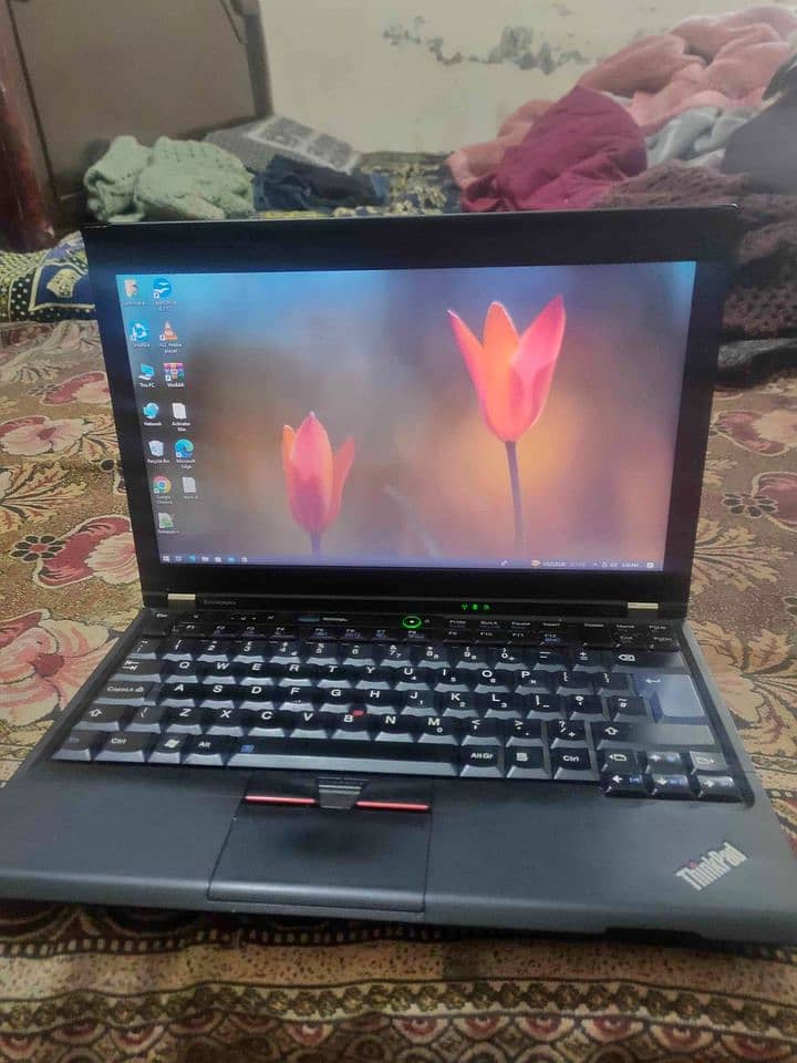 Lenovo think pad x220 8 gb ram 320gb Hard core i5 2nd generation 0