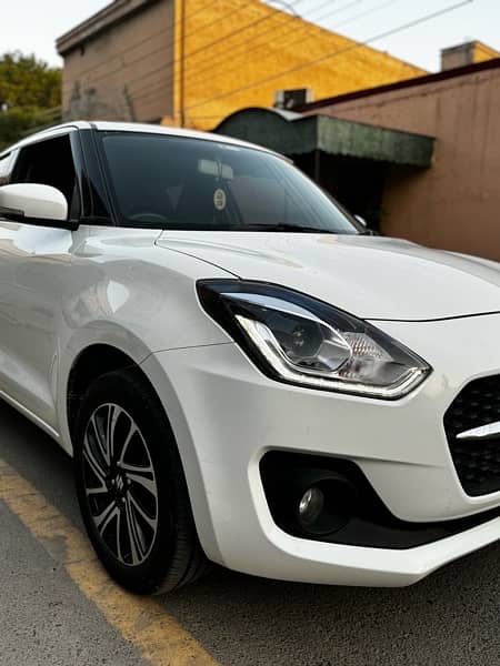 Suzuki Swift GLX full option 2022 3