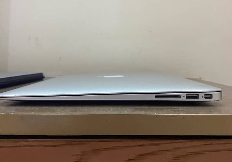 Macbook Air 13 ,13’ 256ssd beautiful slim 0