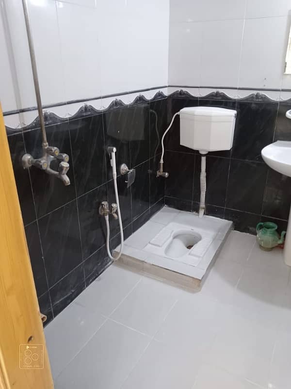 4 Marla Upper Portion available for rent in G-13/4, Islamabad 4