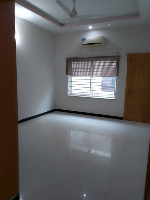 Size 30x60 Full House For Rent In G-13 10