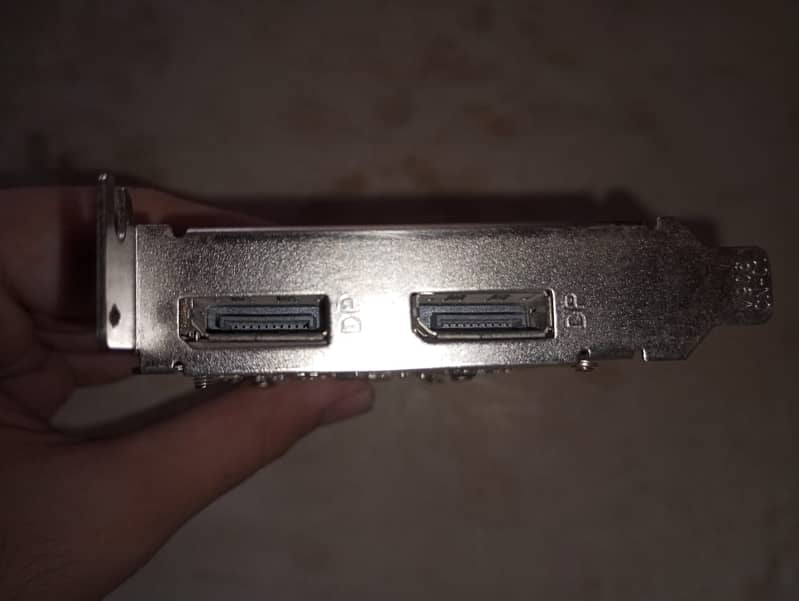 AMD R7 430 graphics card with dp to vga connector 9