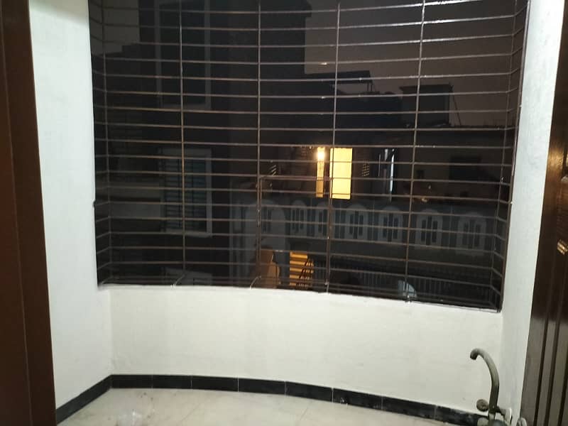 Flat For Sale 1500 Sq Feet With Roof 3