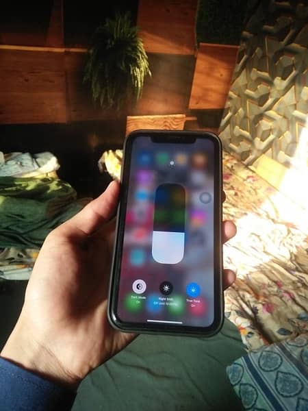 iPhone XR in to 14 pro   03040615614  WhatsApp 8