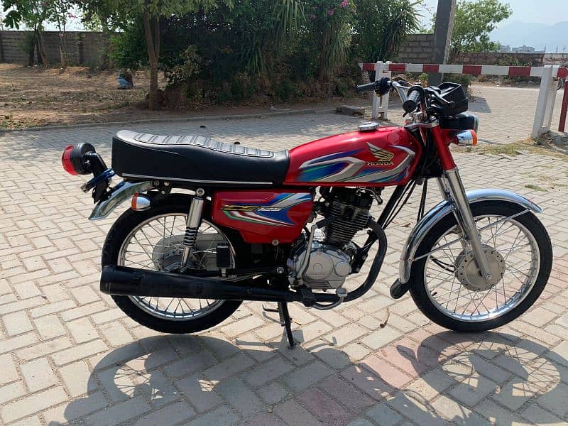 Honda C G 125 just 6000 Km driven condition like new no fault 0