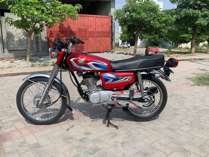 Honda C G 125 just 6000 Km driven condition like new no fault 1