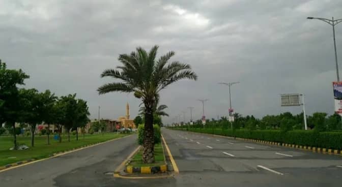 Ideal Location 5 Marla Residential Plot Available Far Sale In New Lahore City Near to 1 Km Ring Road SL3 7
