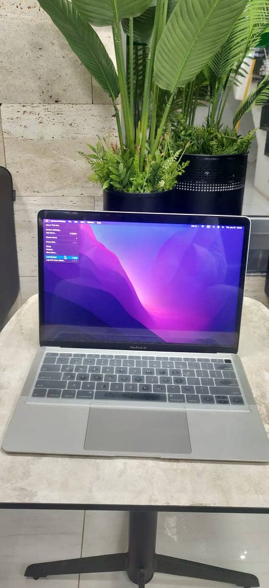 Macbook air 2019, 8gb/256gb, 10/10, with fast charger 4