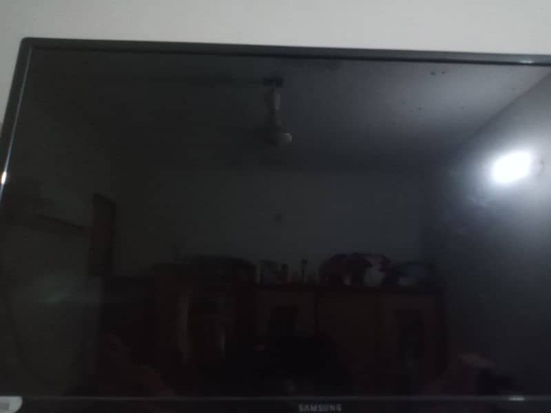 led Haier 32"  panal broken 0