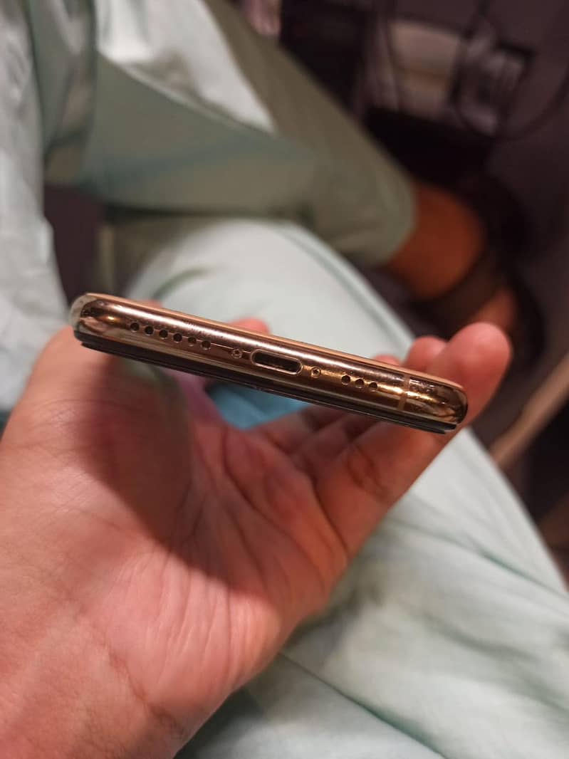 iphone XS / non pta / Xs for sell / factory unlocked 3