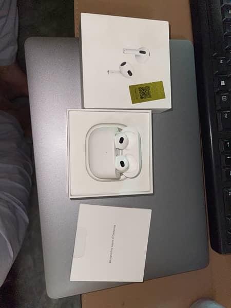 Apple airpods 3rd Generation 1