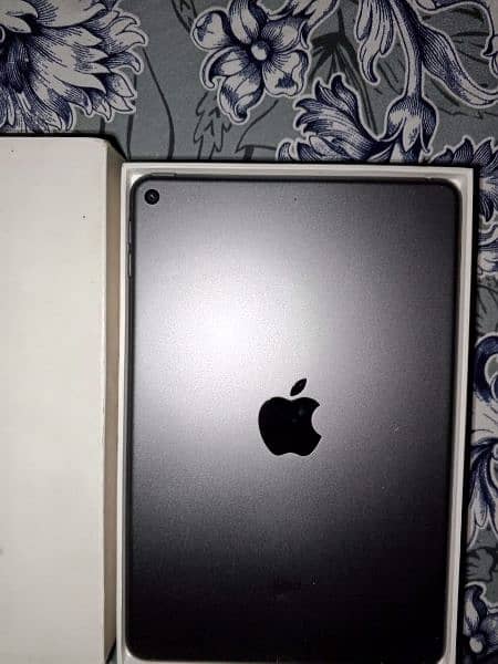 ipad mini 5 Tablet new condition urgent for sale 0