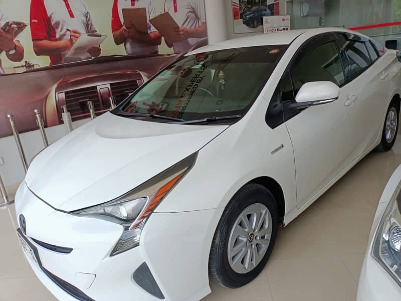 Toyota Prius 2017 1