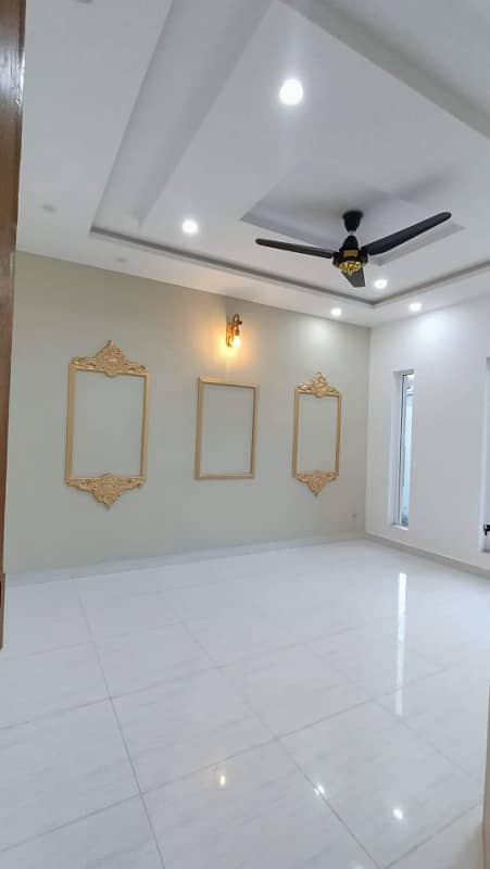 Bahria town, 5 Marla double unit house 6 beds with attached baths 18