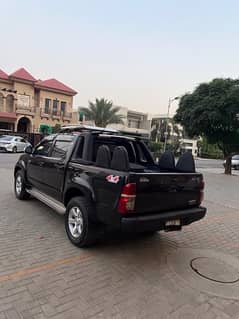 Toyota Hilux Vigo champ 4X4 Model 2015