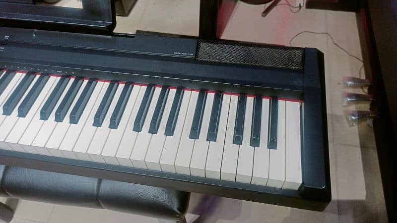 Yamaha p105 digital 88:keys piano with book stand xx stand & pedal 3
