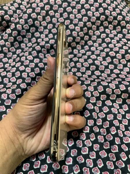I phone xs max golden color condition 10.9 battery halt 79 pta aproved 1