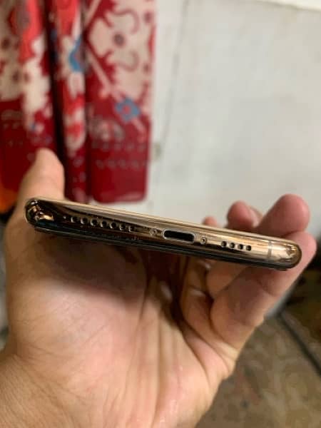 I phone xs max golden color condition 10.9 battery halt 79 pta aproved 5