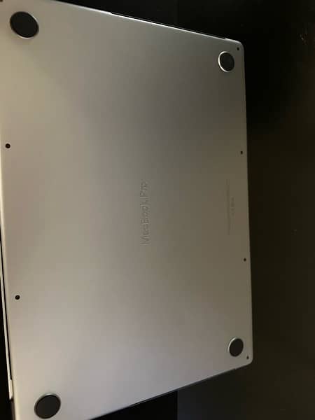 macbook pro 16 inch M1 pro 1