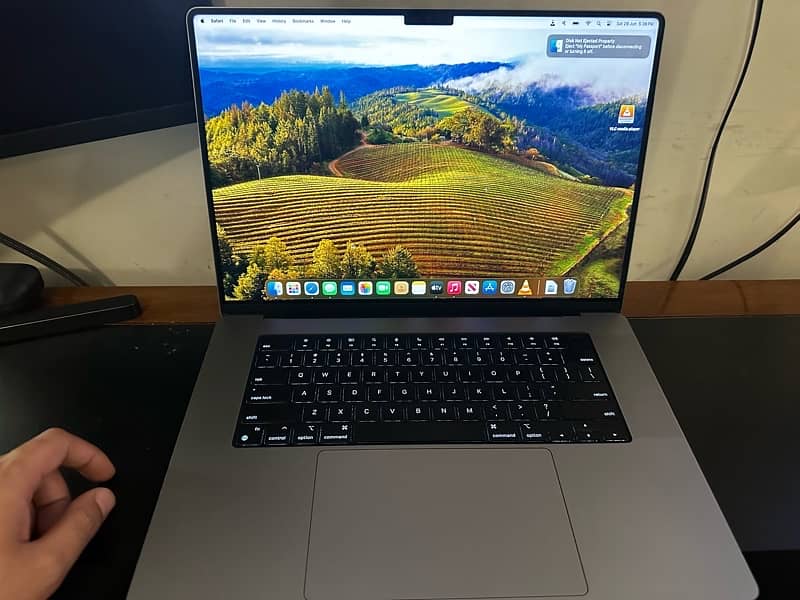 macbook pro 16 inch M1 pro 3