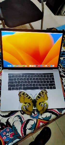 Apple MacBook Pro 2017

Intel core i7 3.1Gz
16GB Ram DDR4
512GB Ssd 1