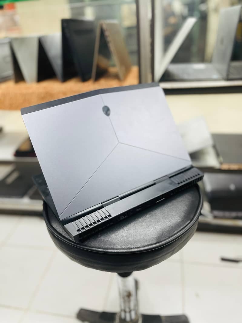 Dell Alienware M13 R2 1