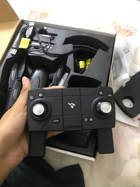 snaptain 500 foldable drone 3