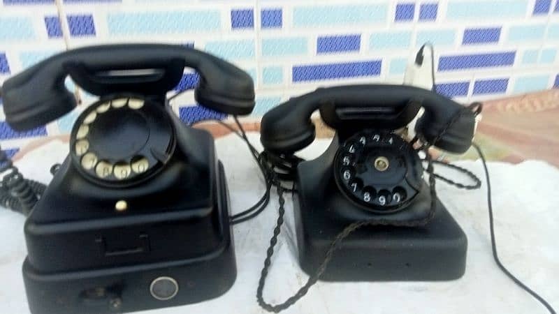 vintage telephone set 0