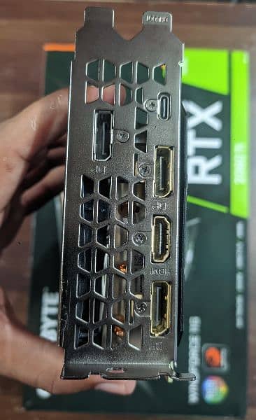 RTX 2080Ti 11GB with Box Gigabyte 3 fans 4