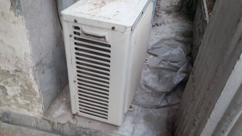 PELL AC NON-INVERTER GOOD CONDITION WITH BOX 3