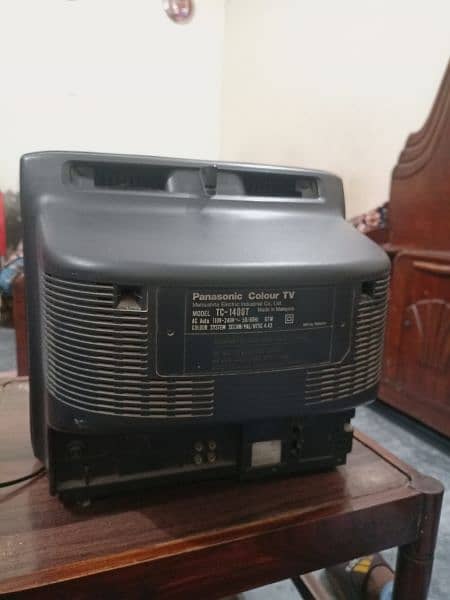 Old model Panasonic TV with stand 7
