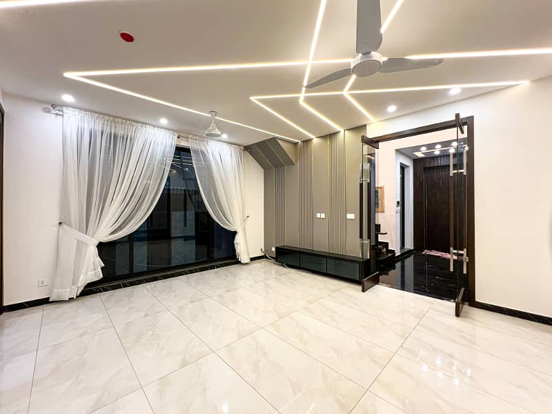 Most Luxurious Design 10 Marla House With Full Basement Available For Sale In DHA Phase-6 12