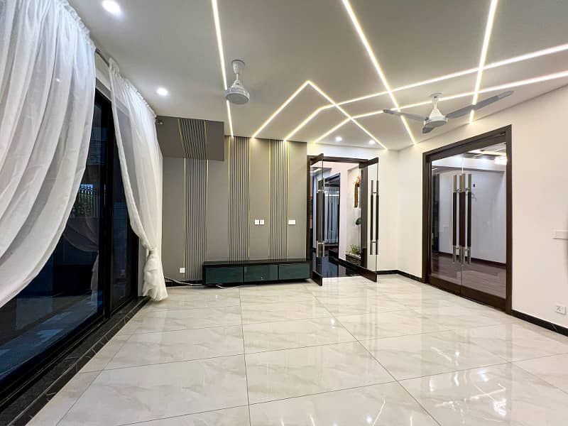 Most Luxurious Design 10 Marla House With Full Basement Available For Sale In DHA Phase-6 13