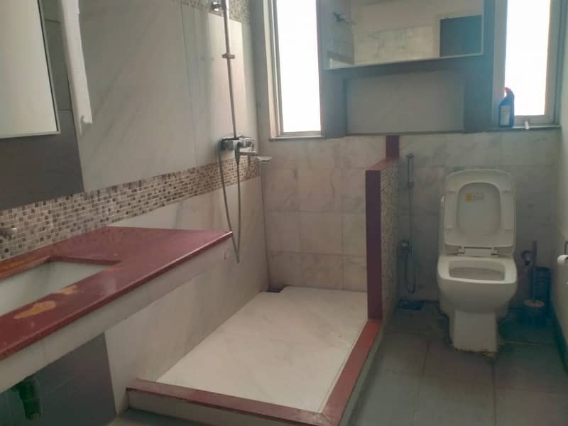 1 Kanal Upper Portion With Separate Gate Available For Rent 12