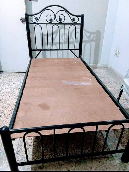 Iron bed 0