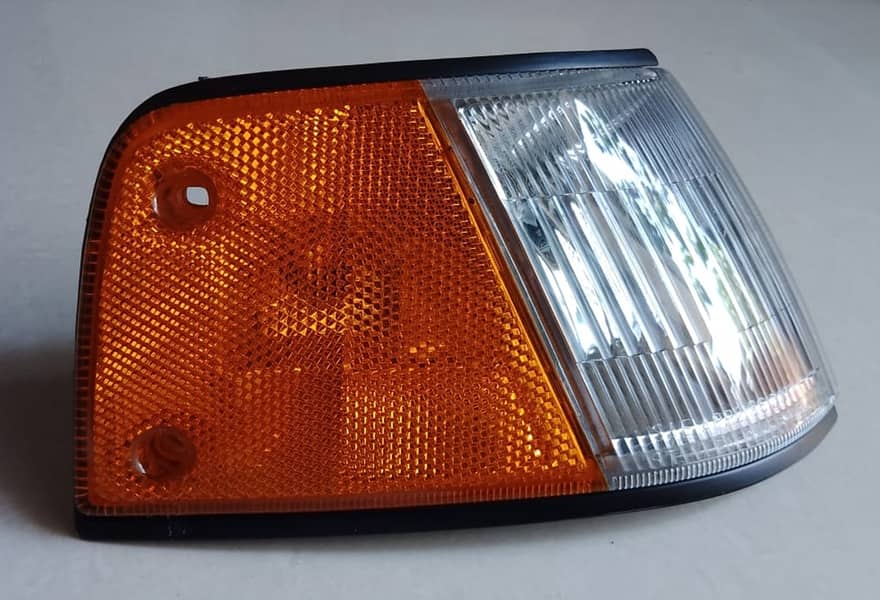 Honda Civic 1988-1989 Corner Light/Side Marker 1