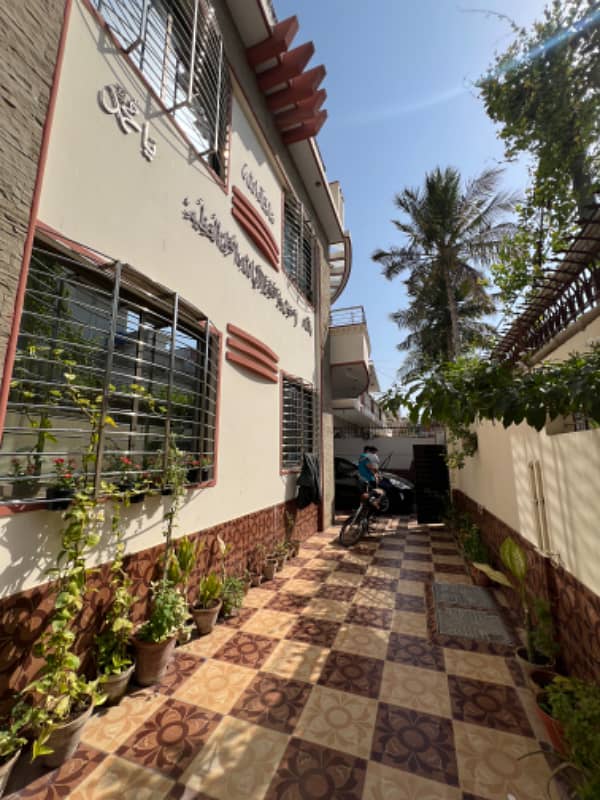 MAINTAINED 600 Yards Double Story 4 Portions Combined House For Sale In GULSHAN E IQBAL BLOCK 6 0