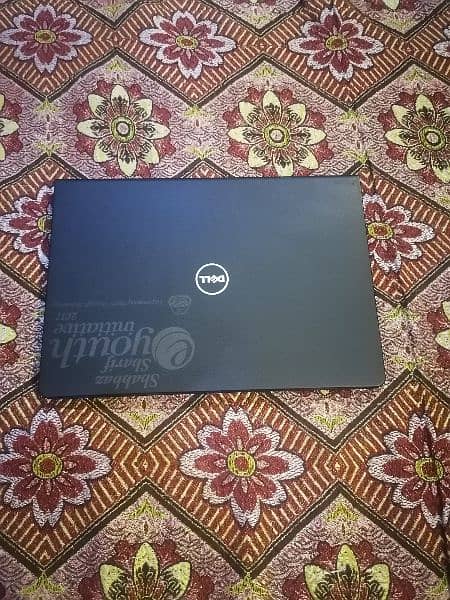 Dell i7 7th generatoin 128Gb ssd 500Gb hdd 8Gb ddr4 4hours battery 2