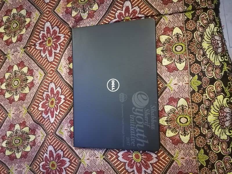 Dell i7 7th generatoin 128Gb ssd 500Gb hdd 8Gb ddr4 4hours battery 4