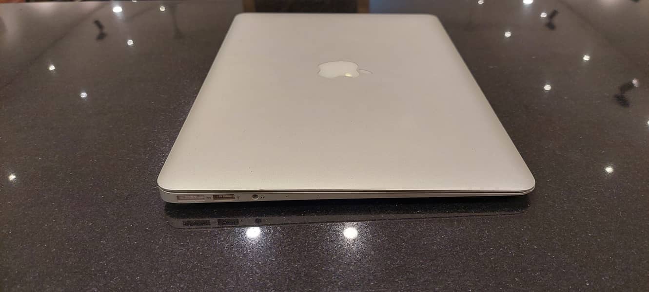 Macbook Air 2017 Core i7 13.3-inch 8gb 256gb ssd Neat Condition 1