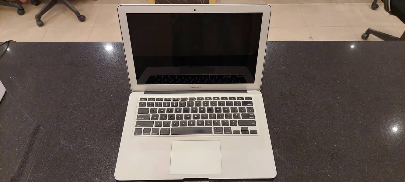 Macbook Air 2017 Core i7 13.3-inch 8gb 256gb ssd Neat Condition 3