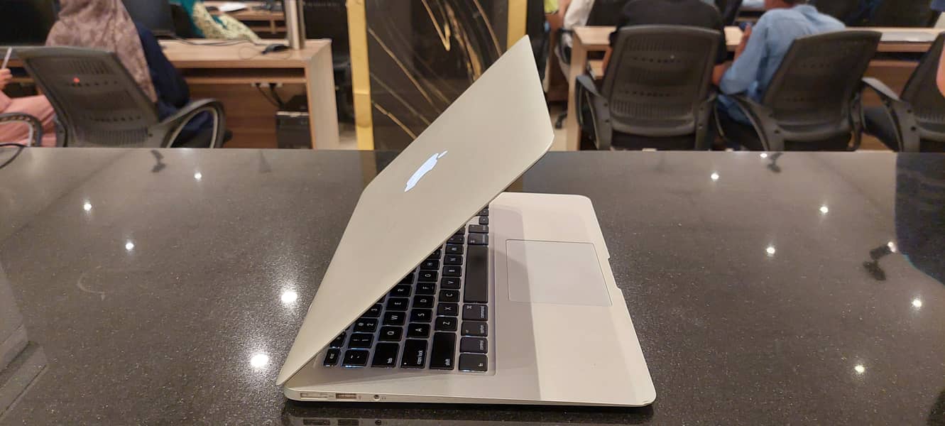 Macbook Air 2017 Core i7 13.3-inch 8gb 256gb ssd Neat Condition 12