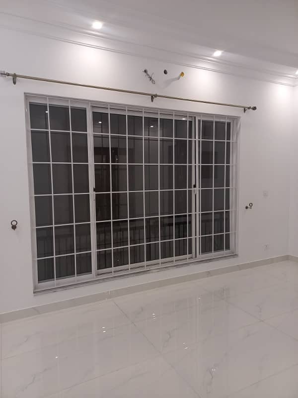 1 Kanal Brand New Upper Portion Available Of Rent 12