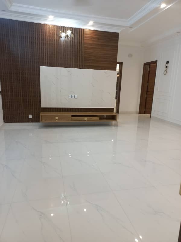 1 Kanal Brand New Upper Portion Available Of Rent 14