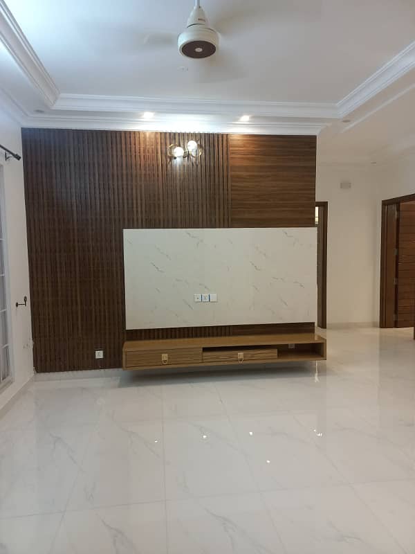 1 Kanal Brand New Upper Portion Available Of Rent 16
