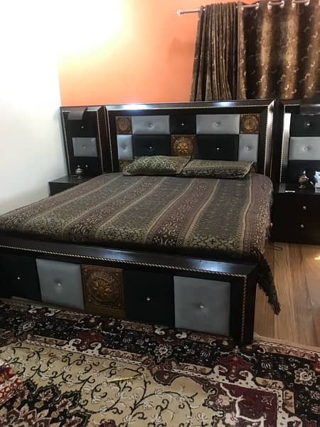 double bed with mattress and 2 side tables 0