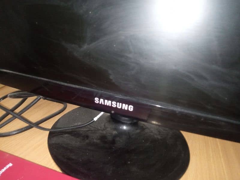 Samsung LCD 18.5" used good condition with power and vga cable 1