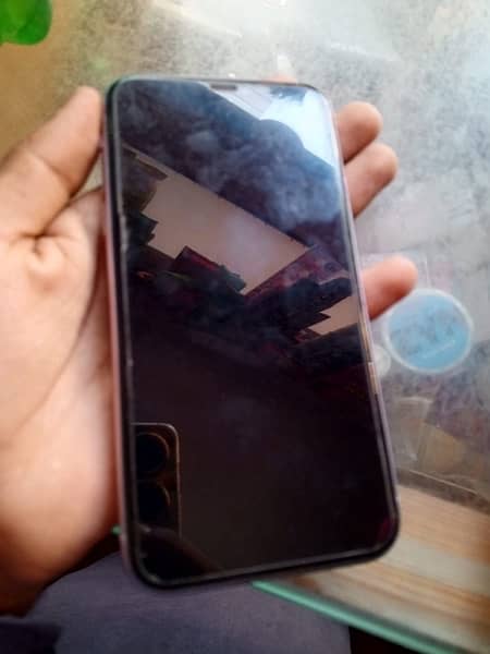 Urgent Sale i phone 11 Lush condition 64gb Health 1