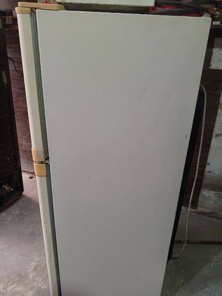 Dawlance medium size fridge available for sale 1