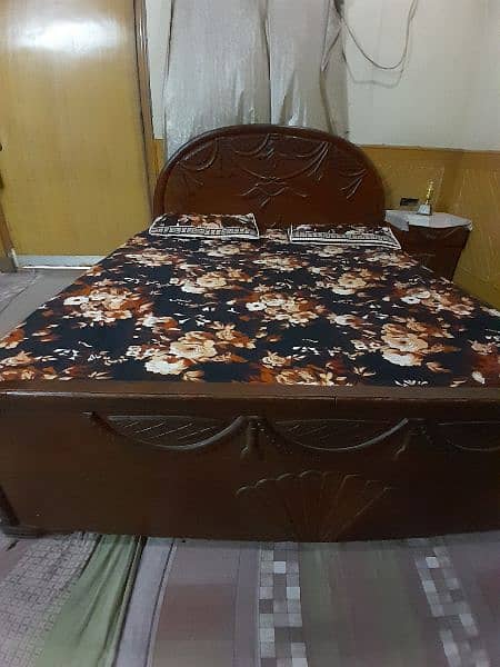 bed with side tables and dressing table 4